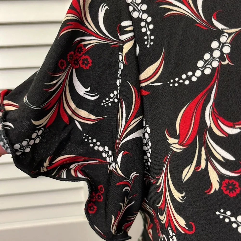 Black, red, and off white Carducci knit tie back top empire waist v-neck size 3X - Picture 4 of 5